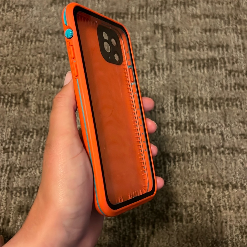 iPhone 11PRO MAX life proof phone case